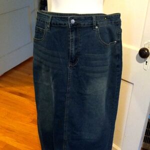 SHEIN Curve 3XL Jean skirt with pockets and back slit. Button and zip front.